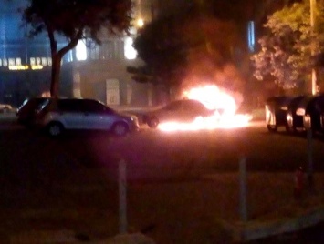 В Одессе на стоянке дотла сгорело такси