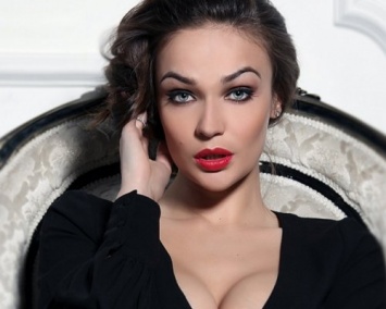 Алена Водонаева снялась в новой эротической фотосессии