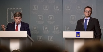 Западные советники готовят Украину к распродаже черноземов и остатков ВПК