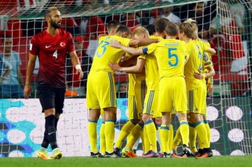Сомнительный пенальти и упущенная победа. Обзор матча Турция - Украина (видео)