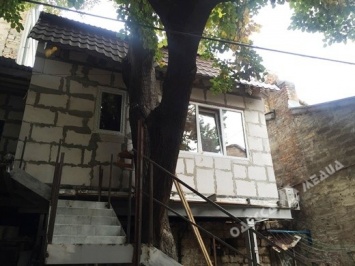 Одесситы, трепещите: городской ГАСК взялся за балконы (фото)