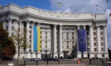 Российский консул все же явился в украинский МИД