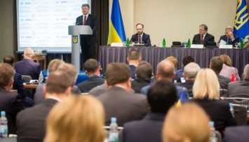 Конституционный суд получил шанс на укрепление авторитета - Порошенко