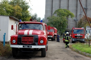 Одесские спасатели ликвидировали последствия условного взрыва на маслоэкстракционном заводе
