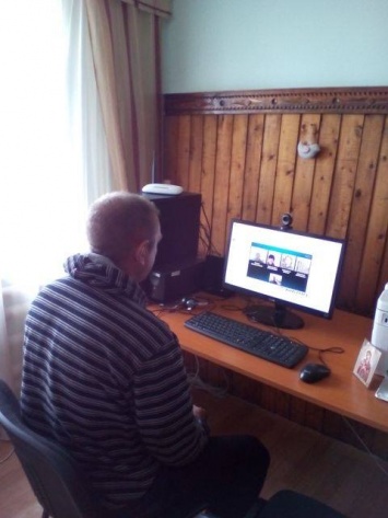 Глава Витовской РГА общается с жителями района по Skype