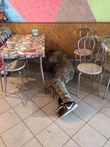 Пьяный украинский военный прославился в Сети