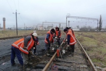 В Славянске временно перекрыт железнодорожный переезд
