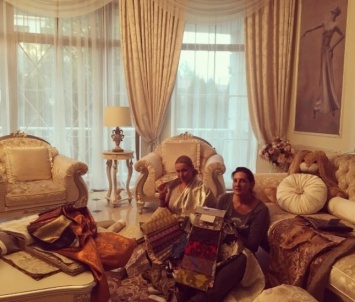 Анастасия Волочкова освежает интерьер своей спальни