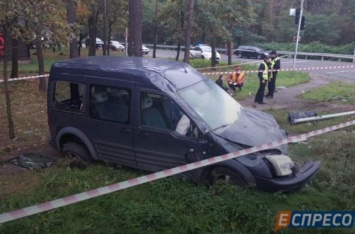 ДТП в Киеве: Иномарка дважды перевернулась и загорелась