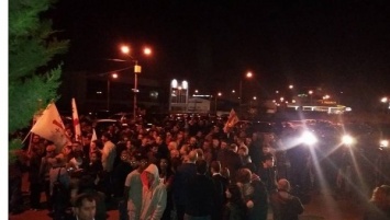В Грузии сторонники ЕНД провели митинг под зданием ЦИК