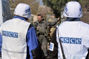 Под Мариуполем боевик фотографировал представителей ОБСЕ