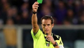 В чемпионате Италии футболисту впервые показали зеленую карточку