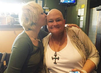 Пэрис Джексон помирилась с больной раком матерью
