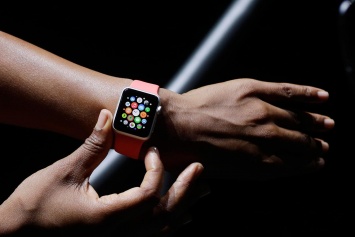 Британским чиновникам запретили носить Apple Watch