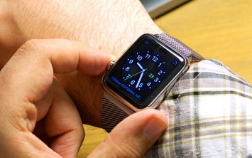 Британским министрам запретили носить Apple Watch из-за российских хакеров