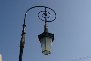 Городскую власть просят улучшить освещение тротуара на улице Валентиновской