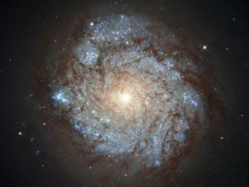 Телескоп «Хаббл» раскрыл тайну галактики, расположенной в созвездии Кассиопеи
