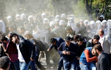 В Анкаре полиция разогнала демонстрантов, собравшихся почтить жертв прошлогодних терактов