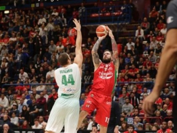 Центровой К.Фесенко стал самым результативным баскетболистом в игре с "Миланом"