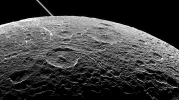 Ученые нашли подледный океан на спутнике Сатурна Дионе