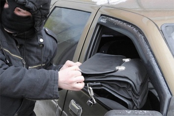 У жителя Запорожья украли из машины несколько миллионов