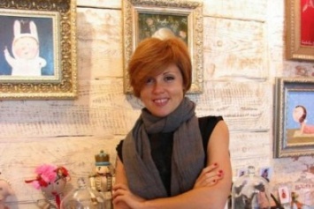 «Поставщик счастья № 1»: в Черноморске открылась выставка картин Евгении Гапчинской (фото)