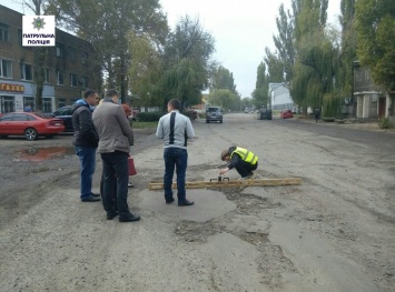 Николаевские патрульные зафиксировали, что часть ул.Новозаводской является непроезжей для легковых автомобилей