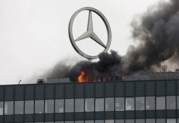 В Берлине горел "Европа-Центр", в котором находится офис компании Mercedes