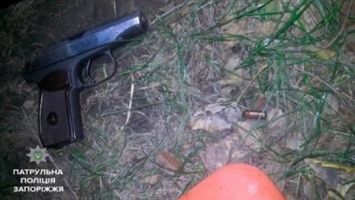 В центре Запорожье патрульные обнаружили горожанина с пистолетом