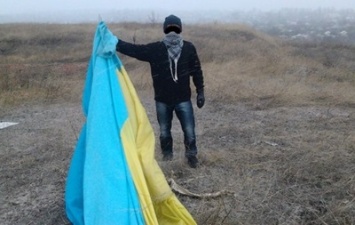 Майдан - это судьба: ветеран АТО украл у сельсовета флаг Украины
