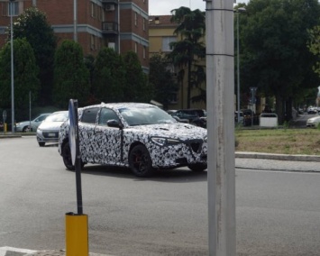 В Сети появились фото кроссовера Alfa Romeo Stelvio
