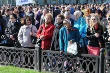 Митинги в Донецке и Луганске состоят из "подневольных крепостных ОРДЛО" с заранее подготовленными плакатами и словами