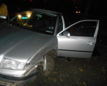 В Кирове водитель потерял сознание за рулем, врезался в дерево и погиб