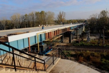 Восстановление моста "Северодонецк-Лисичанск" близится к завершению (фото)
