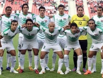 Футболисты сборной Ирака шокировали необычным ритуалом перед матчем отбора ЧМ-2018: фотофакт