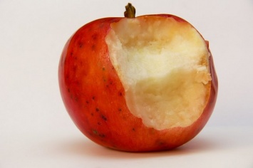 В киевском ресторане умер посетитель, подавившись яблоком