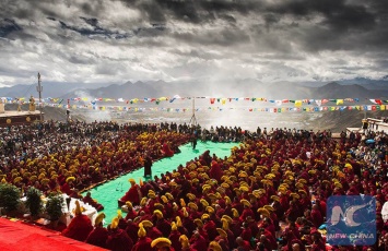 В Китае самый крупный буддийский монастырь Дрепунг отпраздновал 600-летие со дня основания