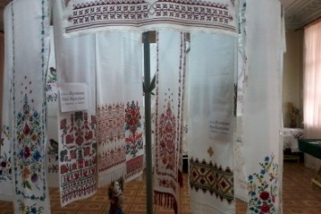 В Бахмуте открылась выставка «Рушник любви и единения»