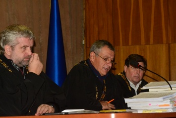 Киевский суд прервал заседание, пожаловавшись на холод в неотапливаемом помещении
