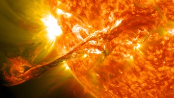 Астрофизики подтвердили обратную зависимость солнечных пятен от вспышек