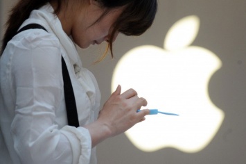Сотрудников австралийского магазина Apple уличили в краже фотографий посетительниц