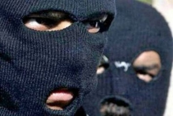 В Кременчугском районе банда в масках жестоко пытала местную семью