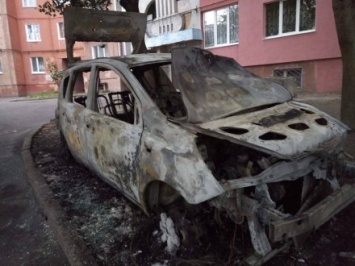 Ночью в Ровно сгорел автомобиль