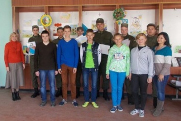Школьники Славянска поблагодарили гвардейцев за надежную оборону города