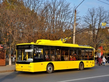 В Киеве 14 октября приостановят работу нескольких автобусных и троллейбусных маршрутов