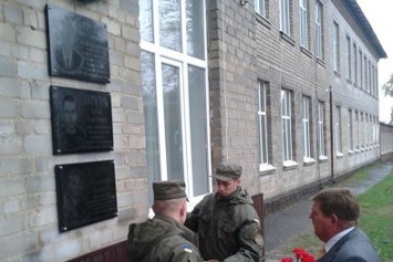 Под Кремечнчугом, в Песчаном открыли три памятных доски, посвященных погибшим в АТО военным