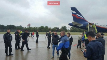 Пассажиров "Аэрофлота" эвакуировали с рейса в Женеве из-за сообщения о бомбе