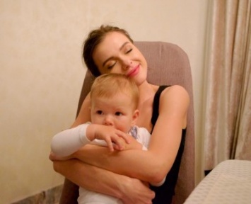Елена Темникова показала свою дочь Александру