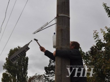 Новые таблички на декоммунизованных улицах начали устанавливать в Ужгороде