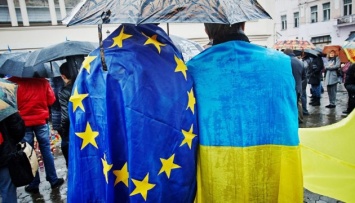 DW: безвиз для украинцев "завис" в Совете Евросоюза